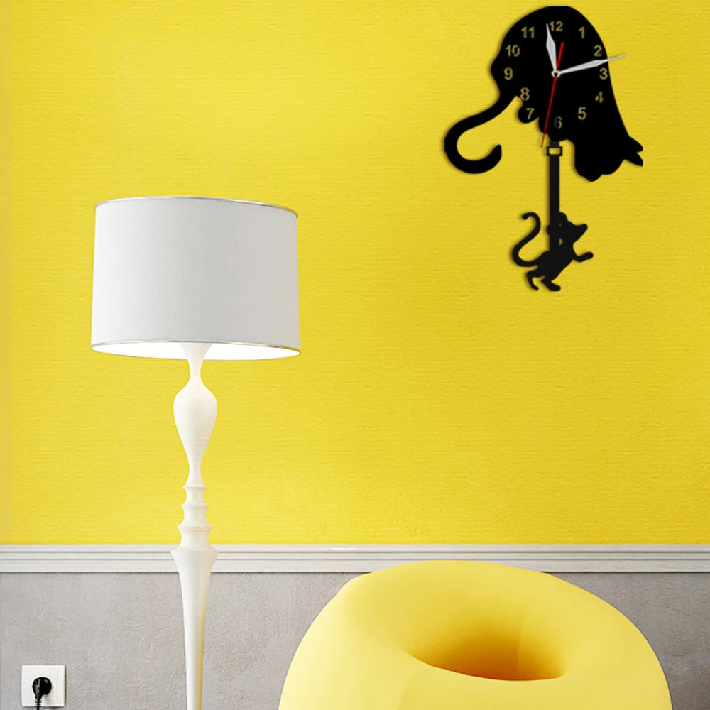 Cat swinging clock